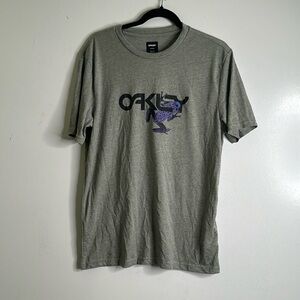 Oakley gray frog shirt size small